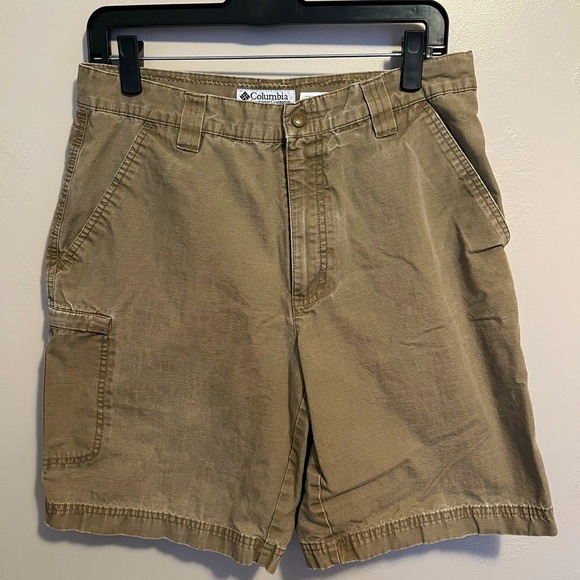 Columbia Tan Cargo Shorts with Relaxed Fit - Picture 1 of 10